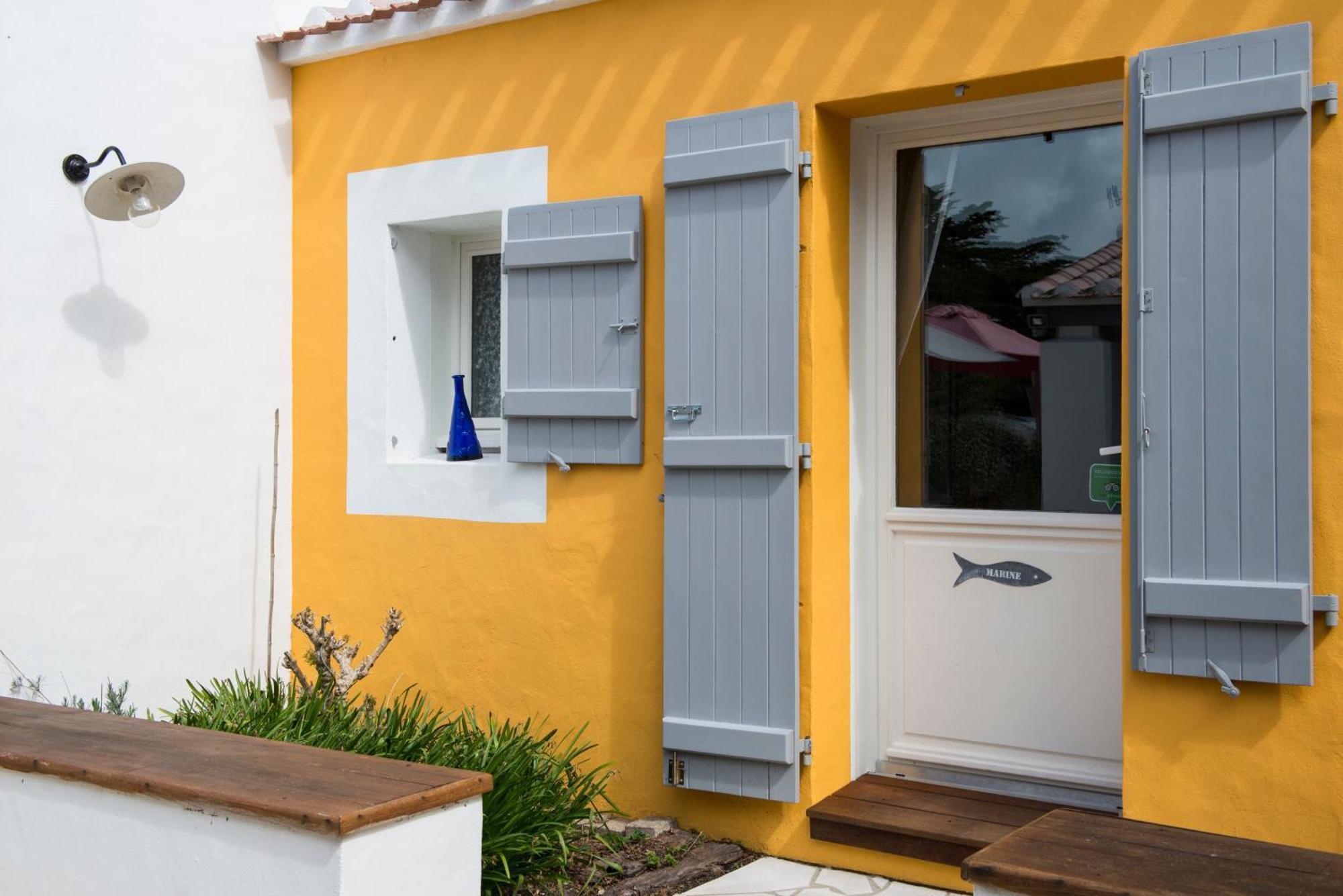 Les Yeux Bleus Bed & Breakfast ノワールムーティエ エクステリア 写真