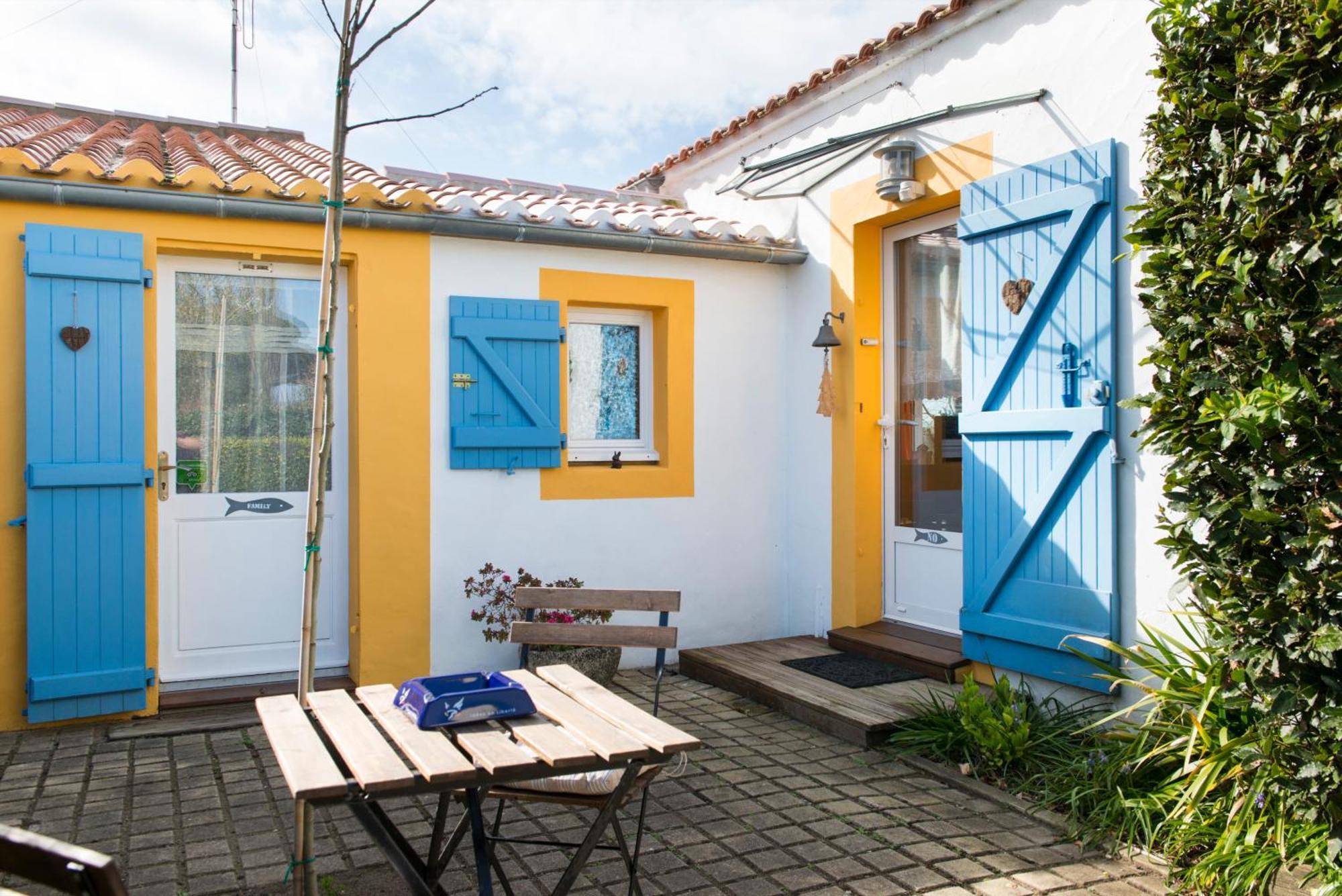 Les Yeux Bleus Bed & Breakfast ノワールムーティエ エクステリア 写真